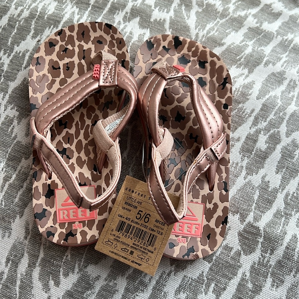 Reef girls size 5/6 cheetah rose gold sandals nwt